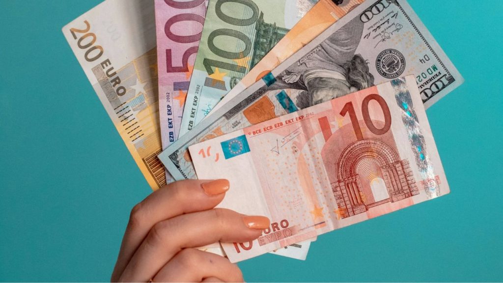 Onda Cero. Por qué nos cuesta pedir dinero a los españoles.
